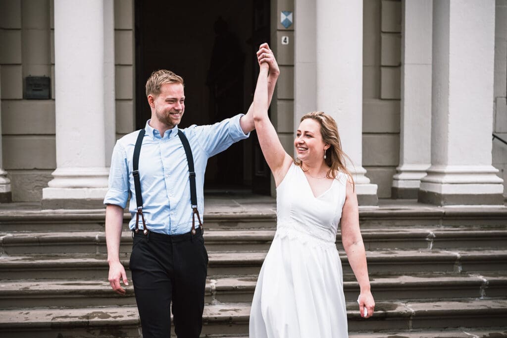 De ceremonie van het bruidspaar in het gemeentehuis in Deventer
